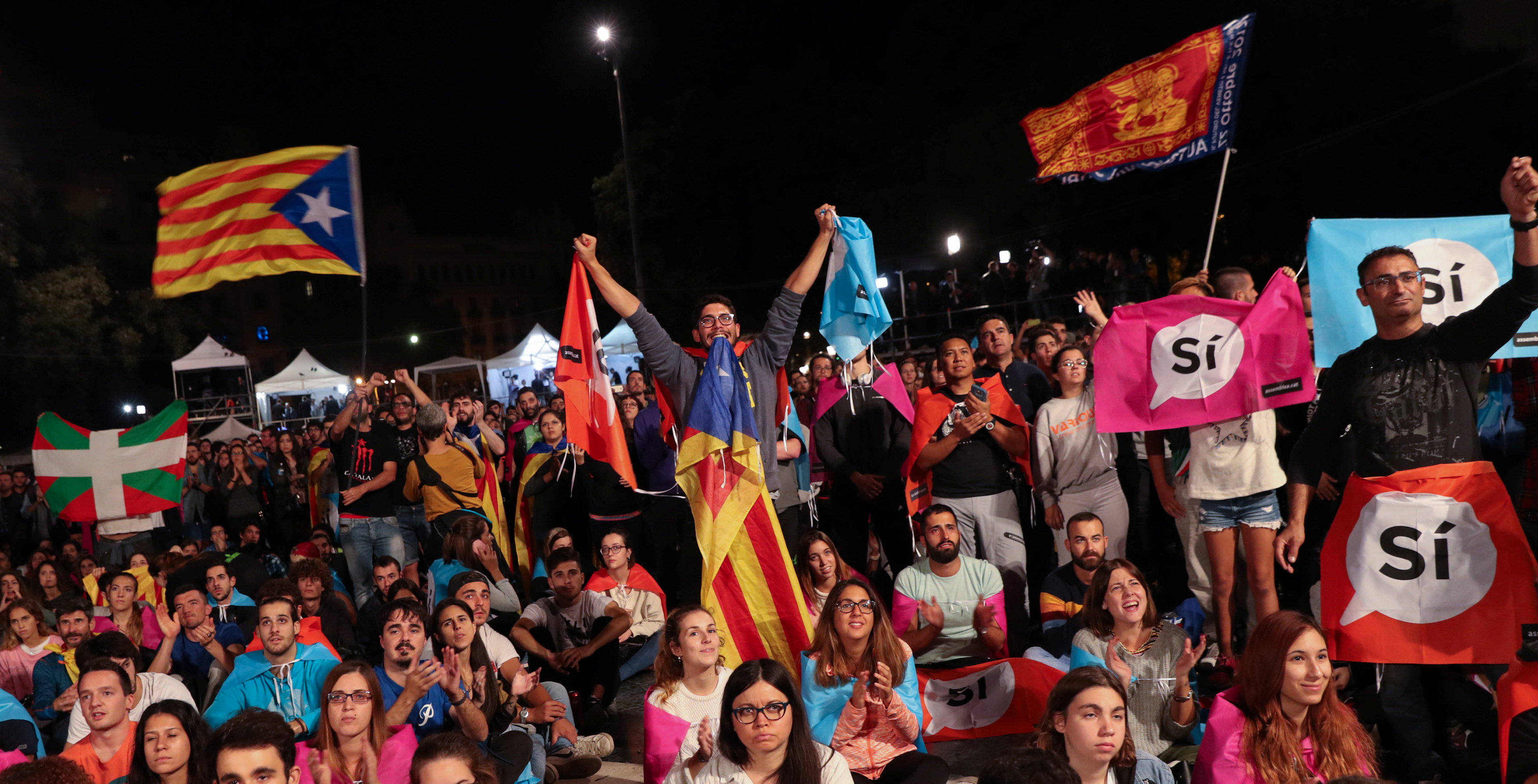 Organizaciones sindicales y sociales llamaron a una huelga general este martes en Cataluña en defensa del derecho a votar.