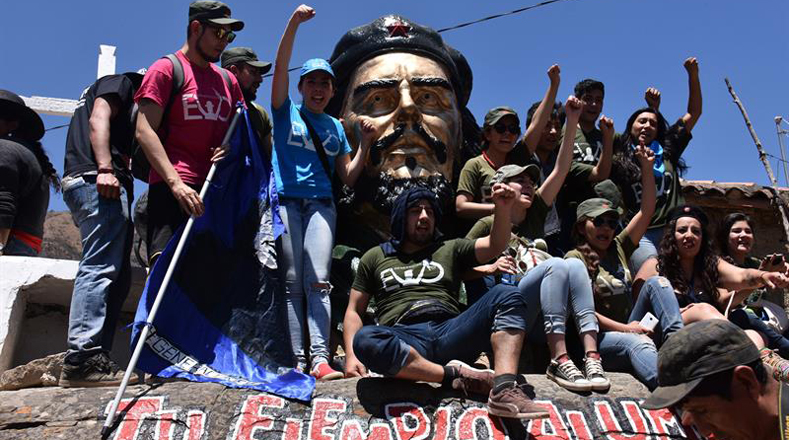 Ernesto "Che" Guevara vive en los jóvenes, en su lucha inclaudicable por la igualdad y liberación de los pueblos, según aseguró el presidente boliviano.