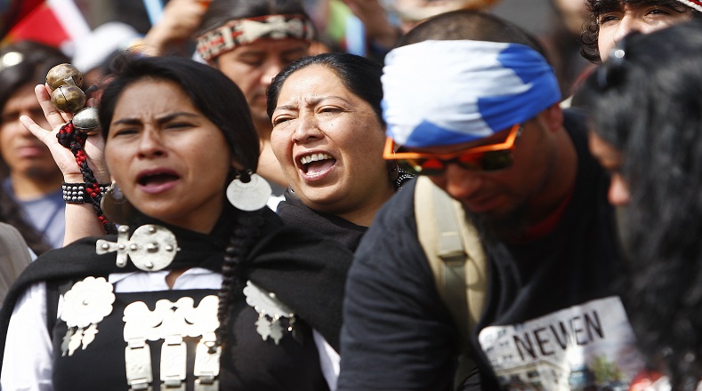 La Gran Marcha por la Resistencia Mapuche, que se realizó desde la plaza Italia a las 11H00 hora local (15H00 GMT), tuvo como objetivo exigir sus derechos, la libertad de los indígenas detenidos y denunciar las acciones violentas del Gobierno chileno.