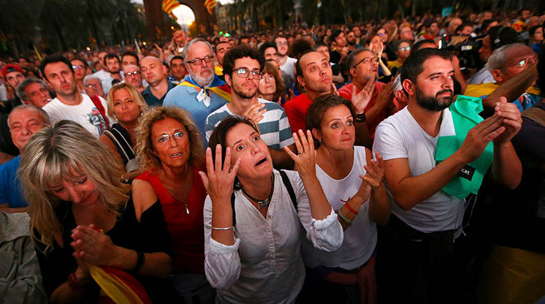 De alegría a confusión: rostros tras las palabras de Puigdemont