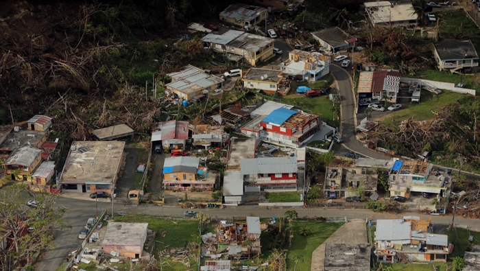Más de 5.700 personas permanecen en refugios y la mayor parte de la isla está sin electricidad a tres semanas de haber tocado tierra el huracán.