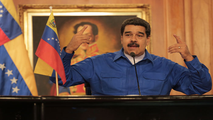 Maduro firmó un nuevo contrato colectivo.