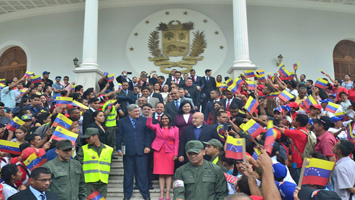 La presidenta de la ANC, Delcy Rodríguez, recibió a los gobernadores electos tras los comicios del pasado 15 de octubre.