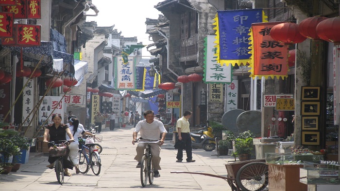 En 2014, el condado Guangshan comenzó a promover el comercio electrónico, lo que empujó las ventas de productos agrícolas locales.