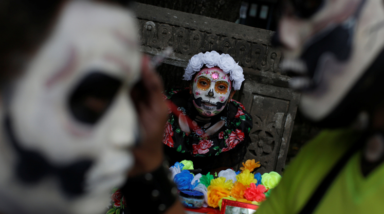 Este desfile y otras celebraciones previstas en los próximos días sirven de antesala para el tradicional Día de Muertos, el 1 y 2 de noviembre.