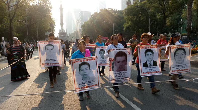 A la marcha se sumaron miembros de diversas organizaciones sociales, quienes denunciaron una falta de interés por parte del Gobierno mexicano para resolver el caso.