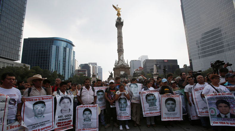 En la noche del 26 de septiembre de 2014, los 43 estudiantes desaparecieron en Iguala, en el estado de Guerrero (sur) luego de ser atacados por la policía local.