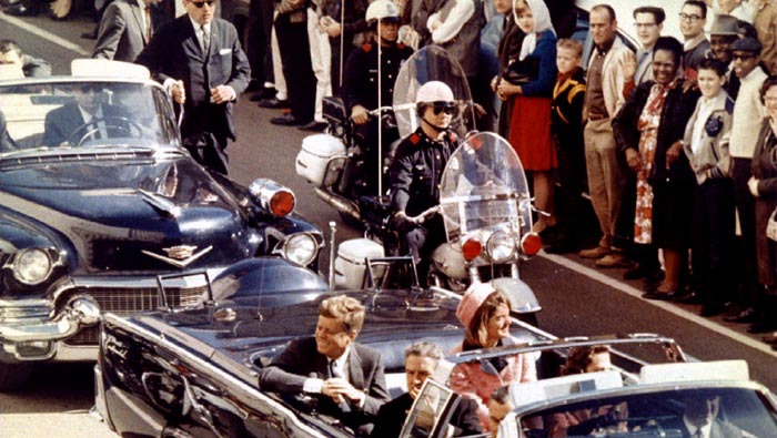 Las teorías de la conspiración se arremolinaron desde que Kennedy recibió un disparo mortal en Dallas hace 54 años.