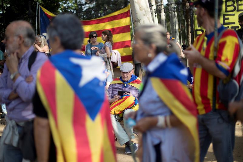 Usuarios españoles rechazan a las empresas catalanas e instan al rechazo de comprar sus productos.