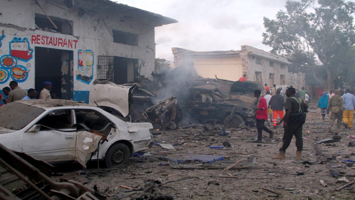 En Mogadiscio (capital) se registraron la detonación de dos coches bomba.