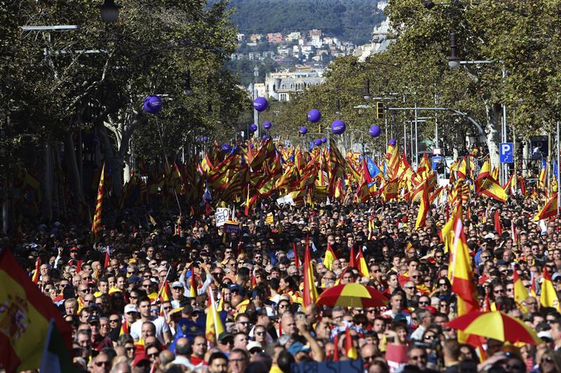 El presidente del Gobierno español, Mariano Rajoy, convocó a elecciones para el próximo 21 de diciembre y elegir la nueva dirigencia de Cataluña.