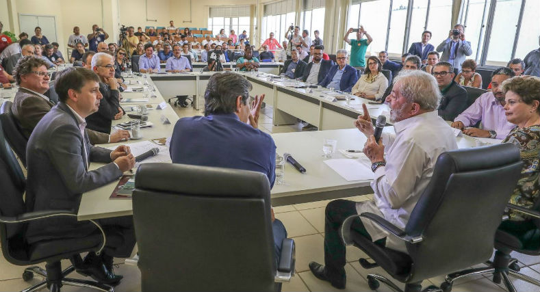 Lula speaks to the deans of federal universities and technical schools in Minas Gerais state. A total of 18 public universities and 214 technical schools were established during his presidency. Prior to Lula taking office, Brazil, a country surpassing 200 million people, had only 140 technical schools. 