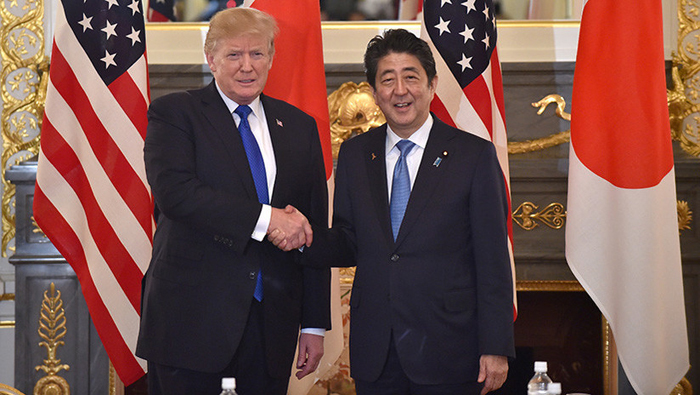 Trump aseguró que Japón comprará equipos militares estadounidenses ante las supuestas amenazas de Pyonyang. 