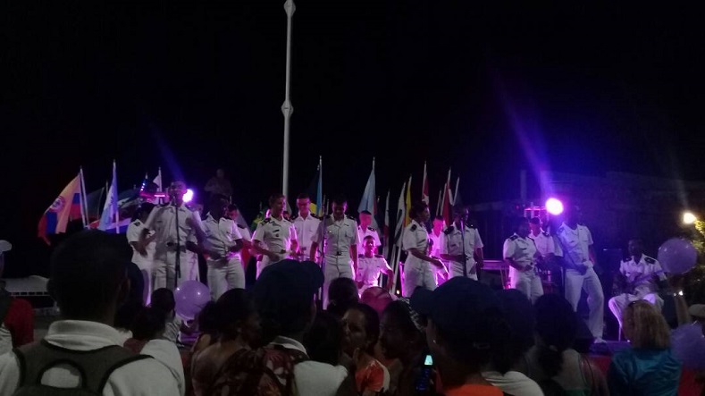 En el estado Vargas se realizó un evento iluminado de violeta, que fue auspiciado por el Ministerio de la Mujer.