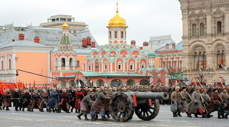 Las armas de la época se visualizaron este martes a las afueras del emblemático Kremlin.
