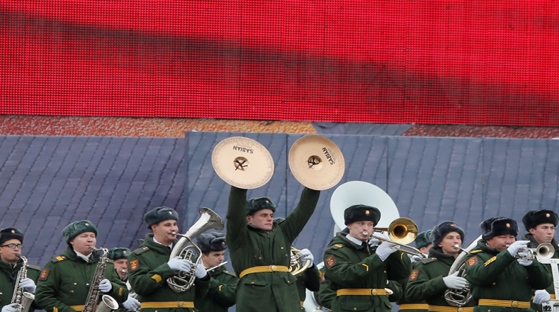La música también destacó en el desfile militar con el que los rusos recordaron el triunfo de su revolución.