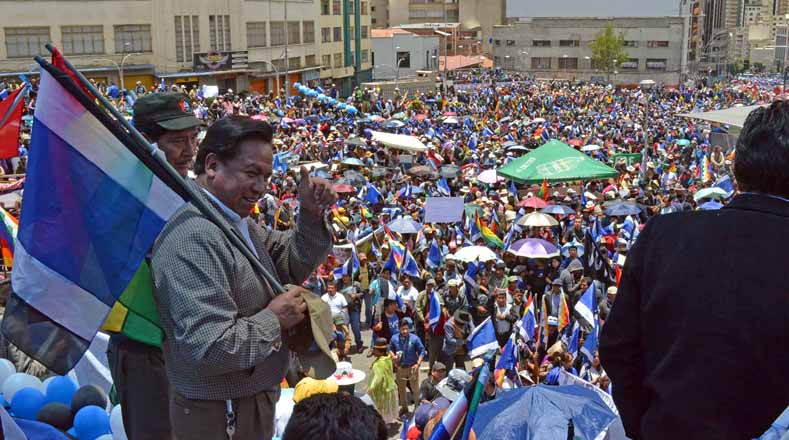 Durante la movilización, el dirigente de la Central Obrera Regional de la ciudad de El Alto, Eliseo Suxo, afirmó que la marcha se debe a que "Evo es el único presidente de Bolivia que ha gobernado escuchando, trabajando y pensando en el pueblo".