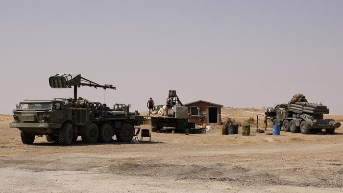 El avance hacia Bukamal tuvo lugar después de que el Ejército sirio y las tropas rusas se reunieran con las fuerzas iraquíes en la frontera de los dos países.