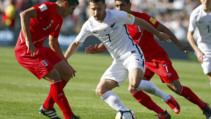 Aunque la selección peruana dominó la primera parte del partido, Nueva Zelanda tomó la delantera en el segundo tiempo.