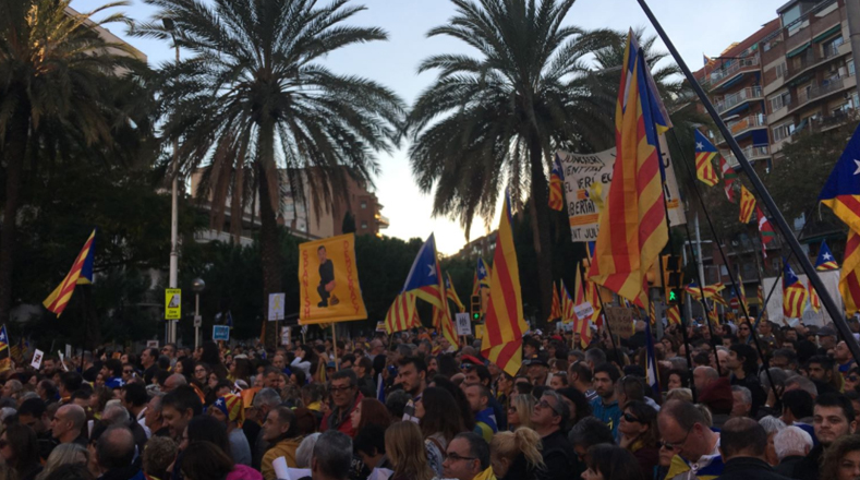 Esta sería la sexta movilización que se da durante el proceso independentista catalán, las cuales han respaldado la declaración de República y rechazado la aplicación del artículo 155 de la Constitución española. 