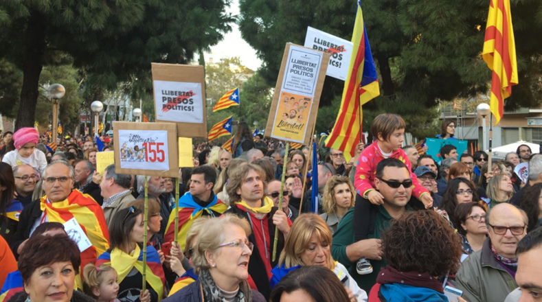 Con el fin de exigir la libertad de Cuixart y Sánchez esta movilización se convierte en la tercera con el mismo fin, luego que el pasado 17 y 21 de octubre los catalanes se movilizarán.