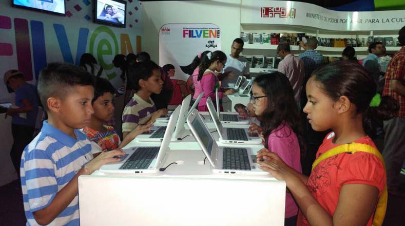 La Feria ofrece a todos los niños y jóvenes venezolanos la posibilidad de descargar más de 600 libros mediante una plataforma digital de la Biblioteca Ayacucho. 