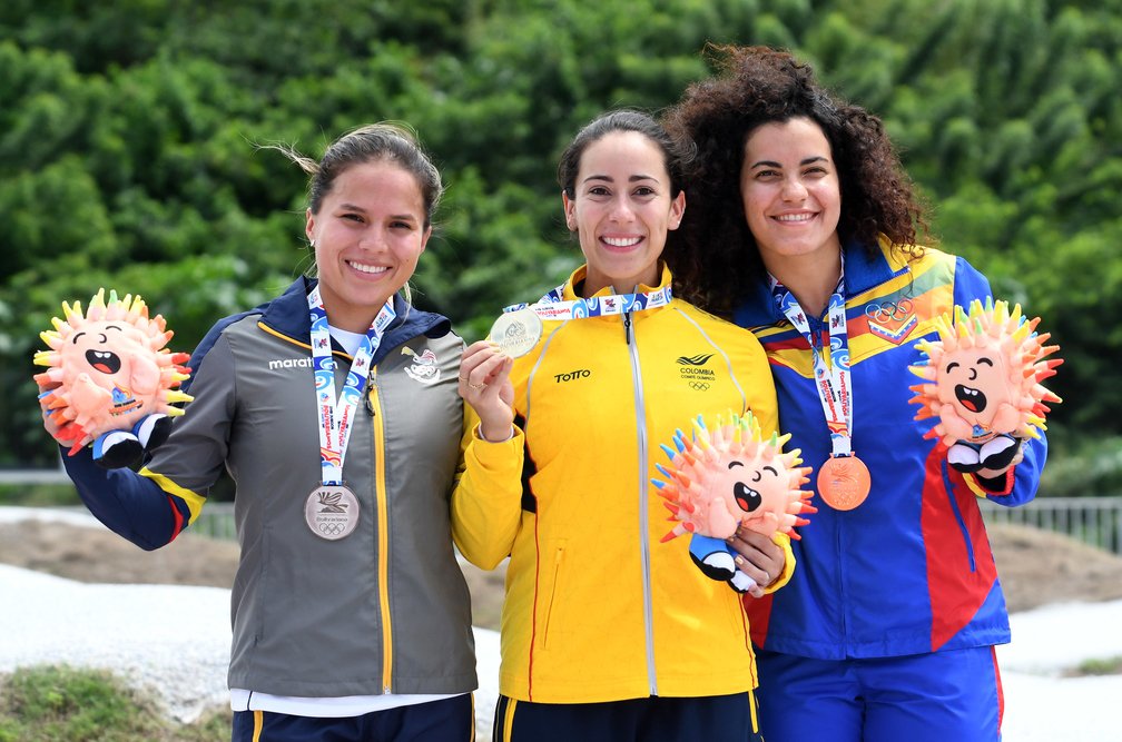 La colombiana Mariana Pajón ganó el oro a los 40.290, la plata fue para ala ecuatoriana Doménica Azuero 41.560 y la venezolana Stefany Hernández consiguió el bronce a los 41.781.