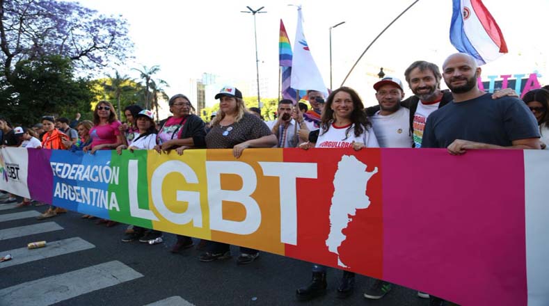 Los argentinos realizaron este sábado la XXVI Marcha del Orgullo LGBT con una masiva concentración desde Plaza de Mayo hasta el Congreso de la Nación en Buenos Aires.