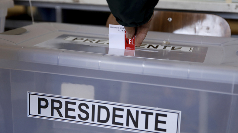 Los chilenos regresaron una vez más a las urnas para elegir a su nuevo presidente, senadores, diputados y consejeros regionales. 