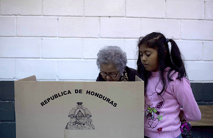 Juan Orlando Hernández  aspira a la reelección pese a que está prohibida en la Constitución.
