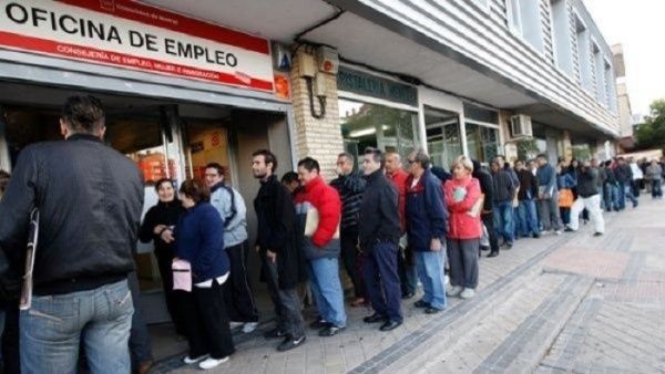 España está entre los países europeos donde hay más trabajadores jóvenes en riesgo de pobreza.| Foto: EFE