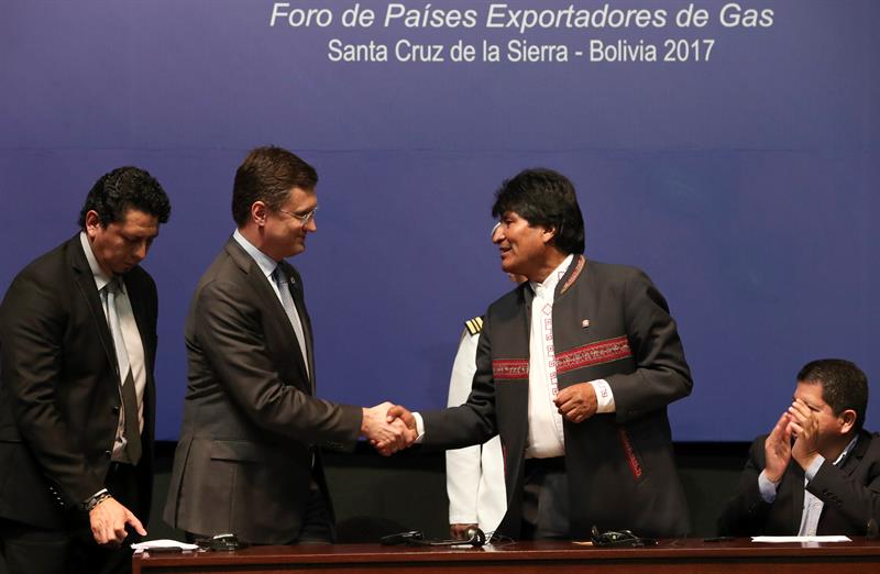 Durante el encuentro estuvo presente el mandatario boliviano Evo Morales y el ministro de Energía de Rusia Alexander Novak.