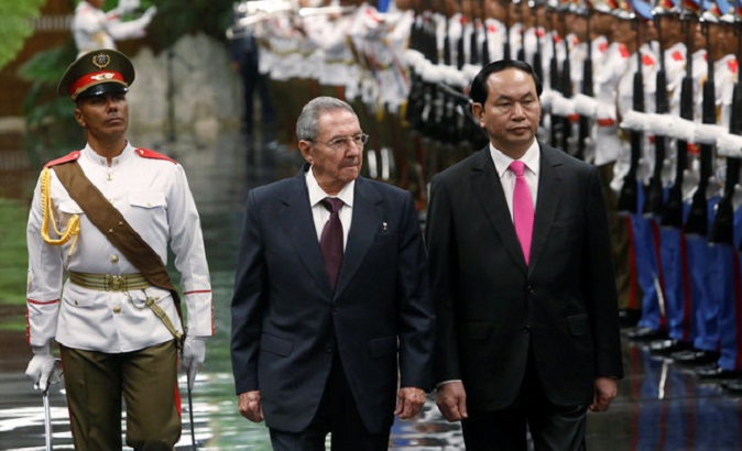 Cuba’s President Raul Castro (C) and Vietnam’s President Tran Dai Quang (R) review the honor guard during the official reception ceremony at Havana’s Revolution Palace, Cuba November 16, 2016.