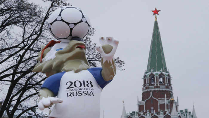 Zabivaka, mascota de la Copa Mundial, también presente en el Kremlin.