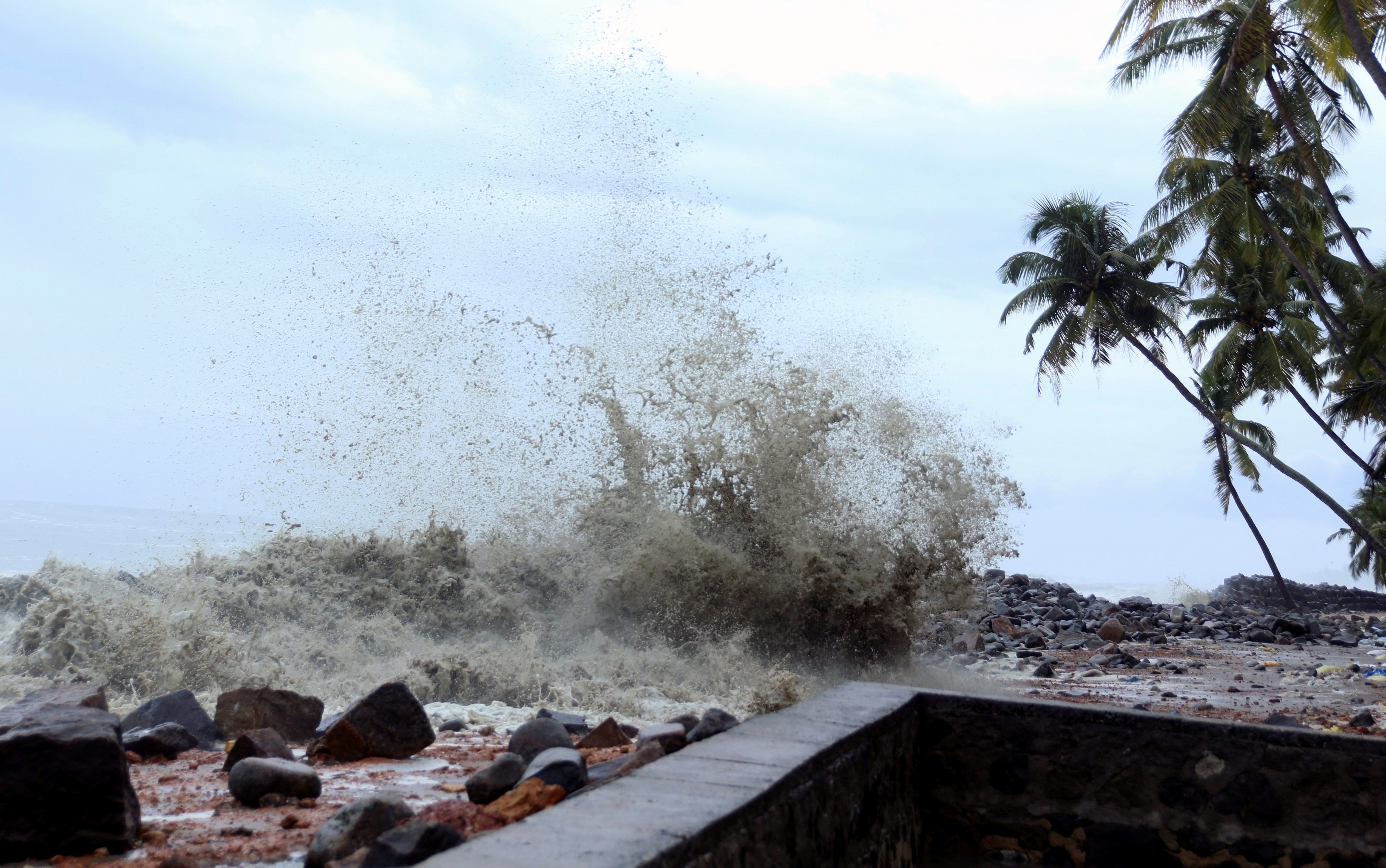 Ockhi, amenaza la costa oriental india durante los próximos cuatro días.