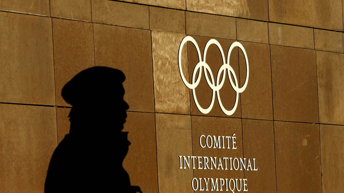 Los deportistas rusos que no hayan estado involucrados en casos de dopaje podrán participar bajo la bandera olímpica.