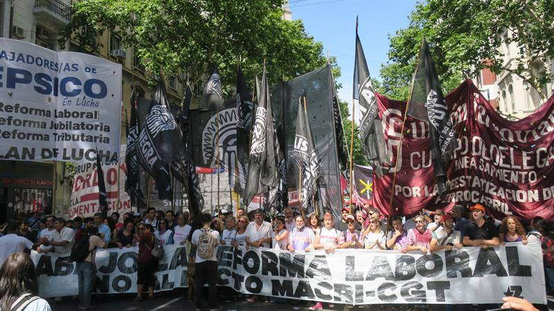 En reiteradas oportunidades, los trabajadores argentinos han expresado su rechazo a la propuesta de reforma laboral que plantea Macri.