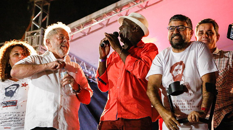 Lula fue recibido con un emotivo homenaje y el cariño de sus seguidores.