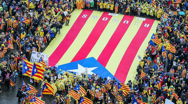Catalanes marchan en Bruselas a favor de causa independentista