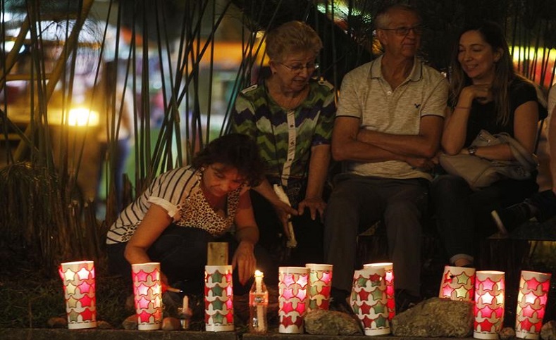Esta tradición marca el principio de la navidad en Colombia y las luces son símbolo de la unión familiar.