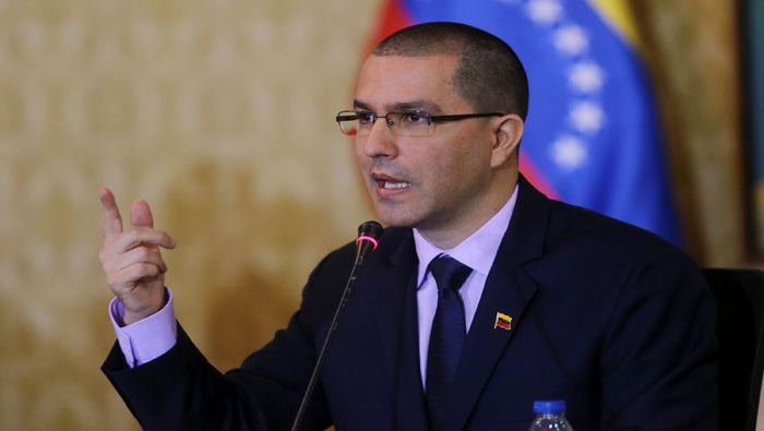 El canciller venezolano denunció que los políticos opositores crearon el cerco económico en Venezuela.