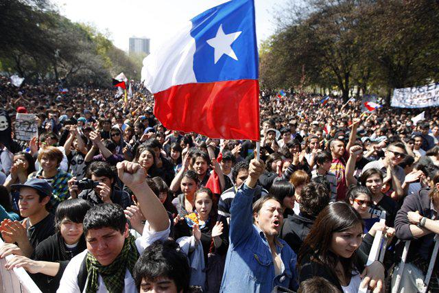 Chilenos demandan una reforma política, económica y social