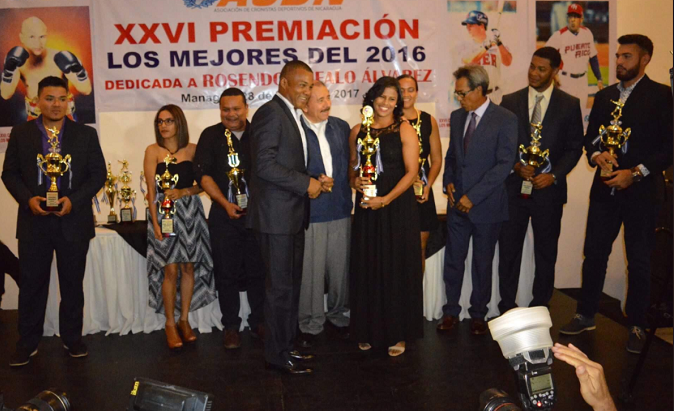 Sayra Laguna Zuniga receiving a medal at the Association of Nicaraguan Athletes in Feb. 2017.