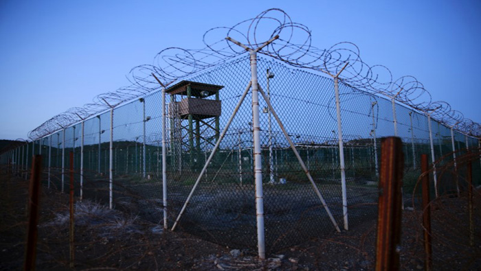 Guantánamo es una prisión ubicada en Cuba pero es propiedad de EE.UU., sirve para recluir a los acusados por terrorismo