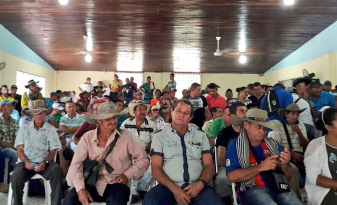 Farmers voluntarily signing to be a part of PNIS in Valdivia, Antioquia. Nov. 20, 2017.