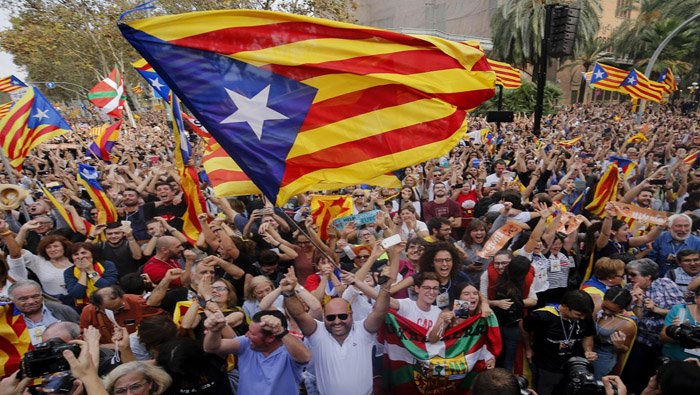 Los líderes catalanes llaman a quienes deseen la independencia a acudir a las urnas para restaurar el autogobierno.