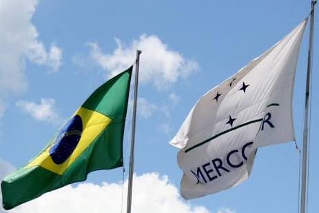 Mercosur está integrado por Argentina, Brasil, Paraguay, Uruguay y Venezuela; y tiene como países asociados a Bolivia, Chile, Colombia, Ecuador y Perú.