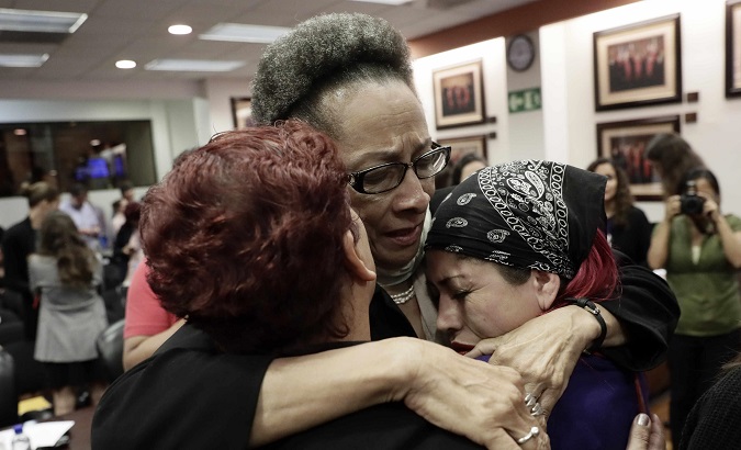 First Vice President of the Inter-American Comission consoles Yolanda Muñoz (l) y Suhelen Gabriela Cuevas (r), 2 of the 11 victims of sexual torture by Mexico's police.