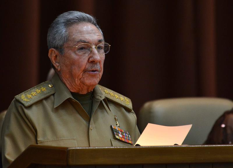 Raúl Castro tenía previsto dejar el poder el 24 de febrero pero el Parlamento decidió otorgarle dos meses más.