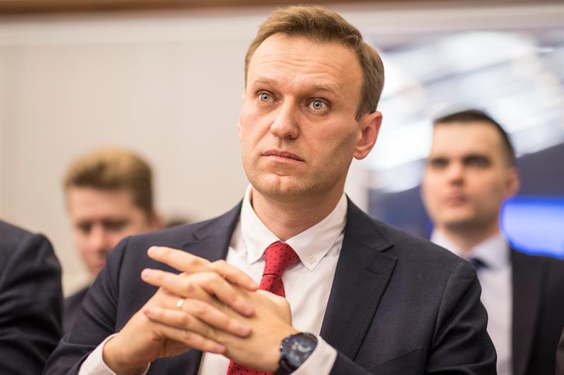 Navalny fue condenado por un delito grave y tiene una condena pendiente.